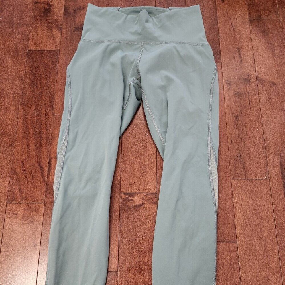 Lululemon women's green leggings in size 6